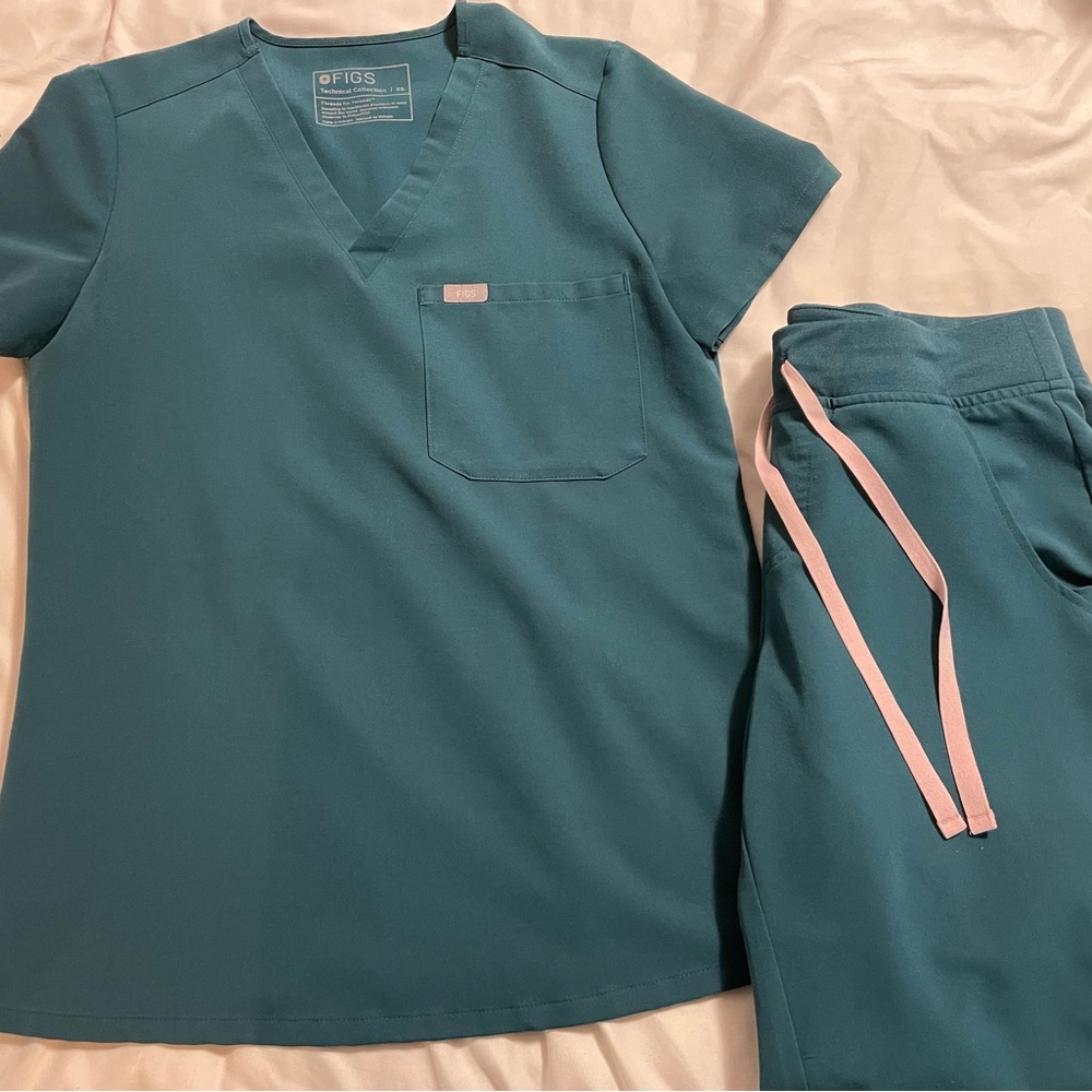 FIGS Caribbean Blue Scrub Set (XS/SP)